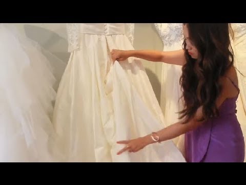 Instructions to Bustle a Gown : Wedding Dress Tips