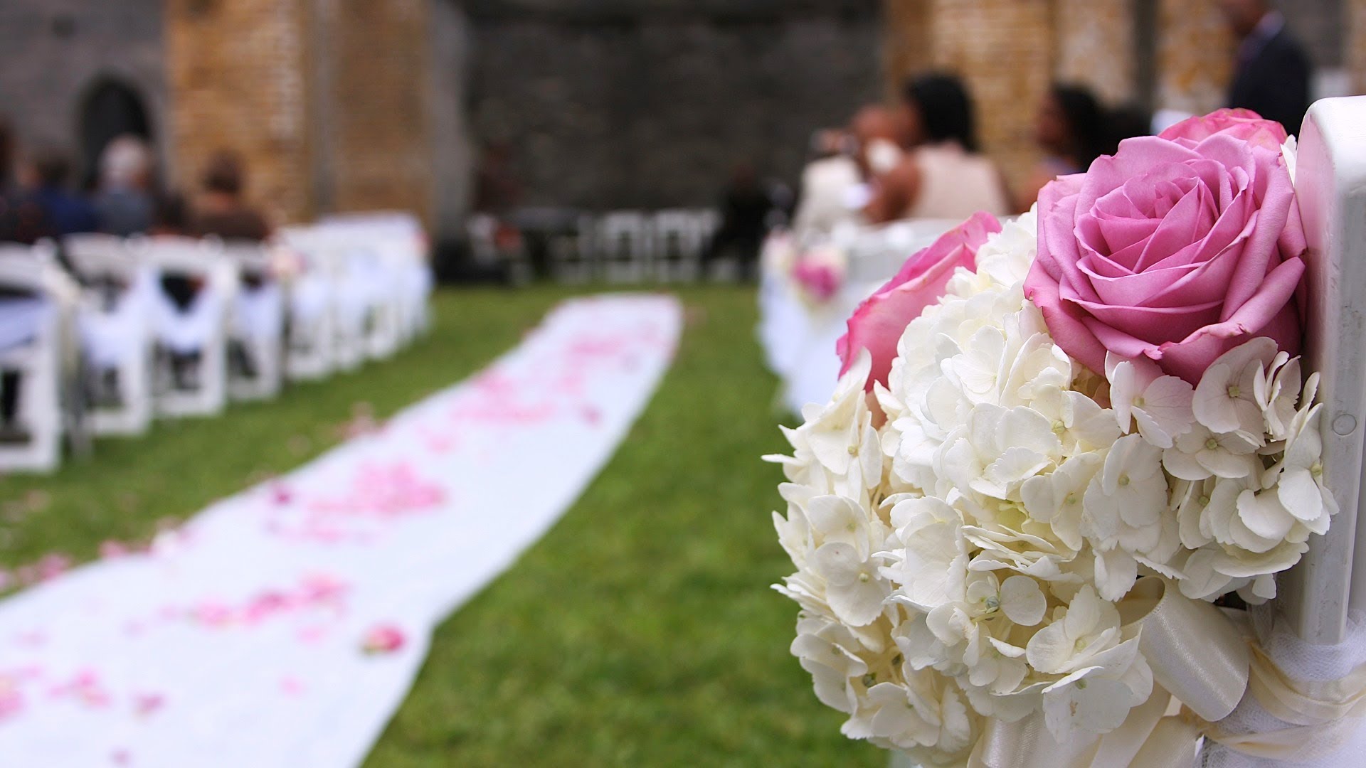 3 Tips for Wedding Aisle Flowers | Wedding Flowers