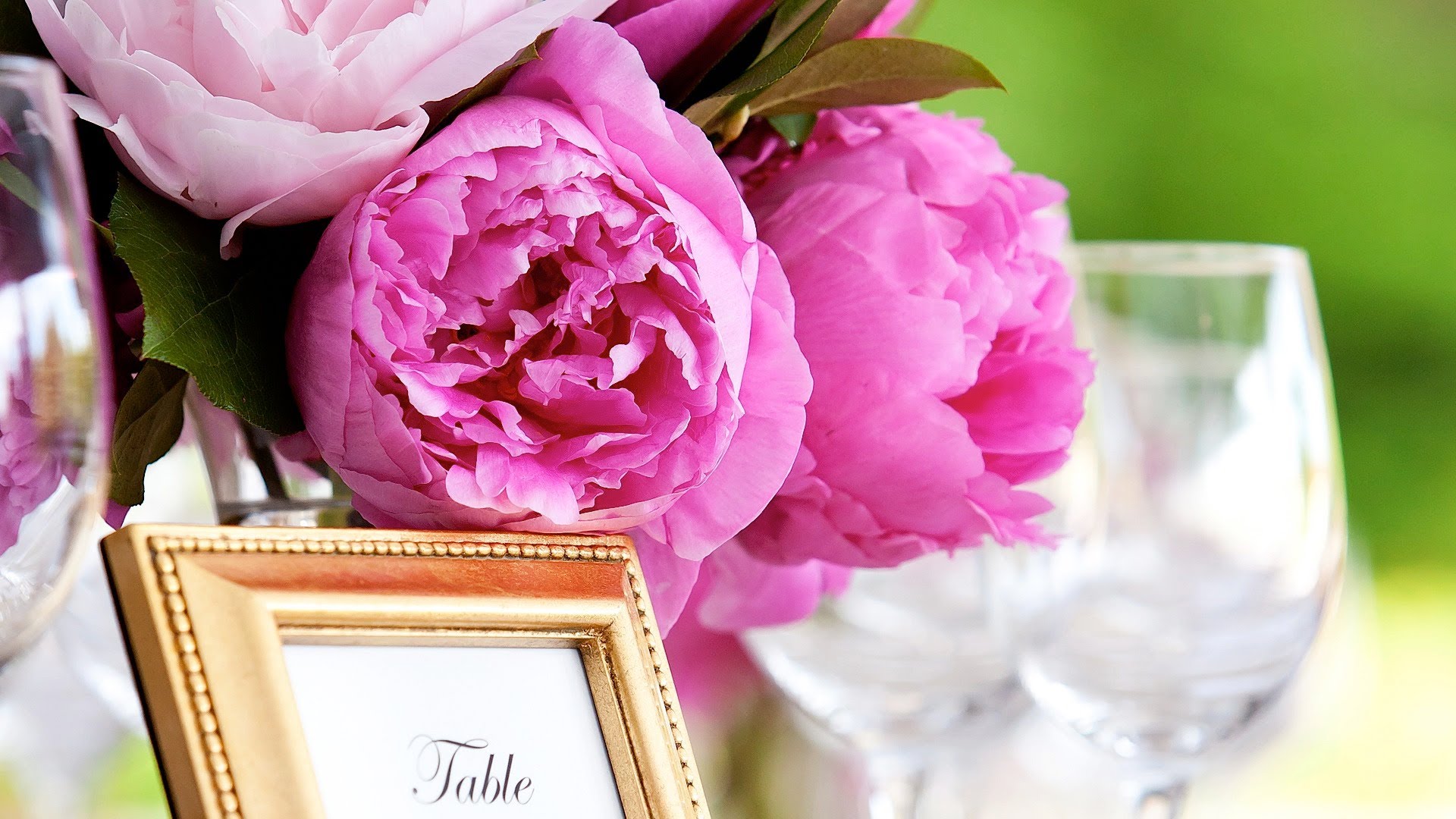 6 Tips for Picking Wedding Centerpieces | Wedding Flowers