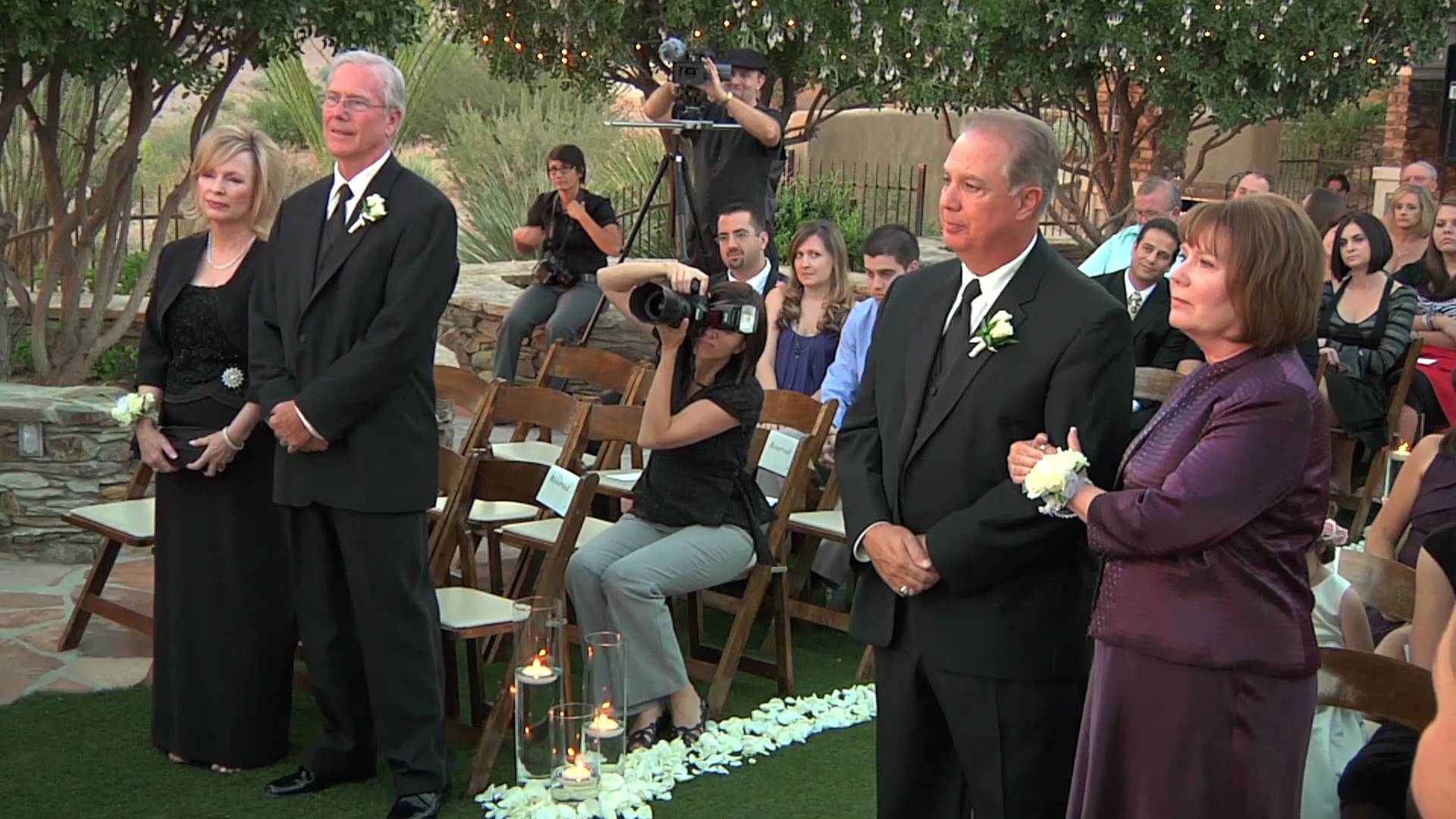 Surprise vow renewal for parents at daughter’s wedding